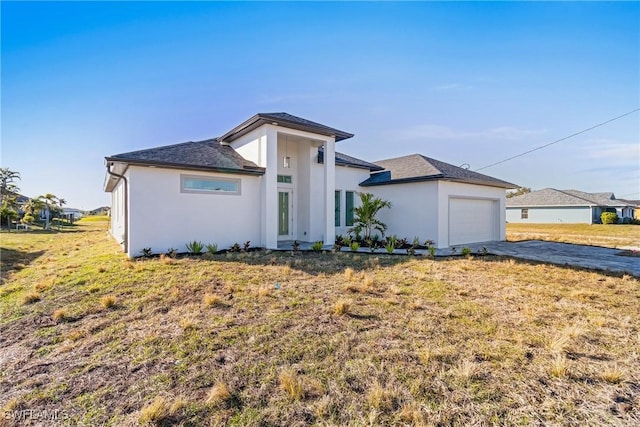 view of front of property featuring a garage and a front yard