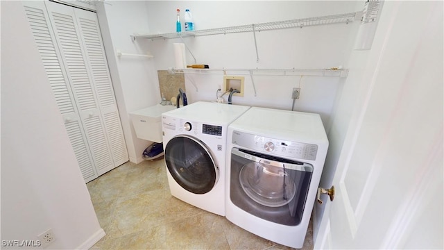 laundry room with sink and independent washer and dryer