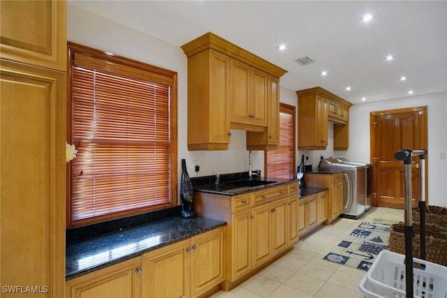 kitchen featuring light tile patterned floors, visible vents, dark stone counters, separate washer and dryer, and recessed lighting