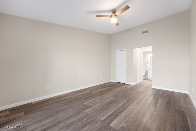 spare room featuring dark wood-type flooring and ceiling fan