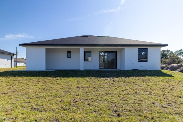 back of house featuring a yard