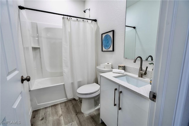 full bathroom featuring hardwood / wood-style flooring, vanity, shower / bathtub combination with curtain, and toilet