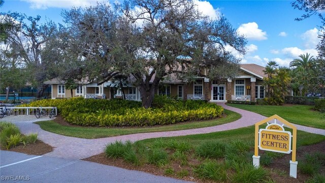 view of front of house with a front yard