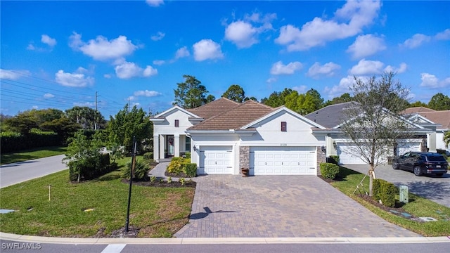 view of front facade featuring a garage and a front lawn