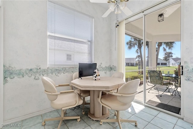 sunroom with ceiling fan