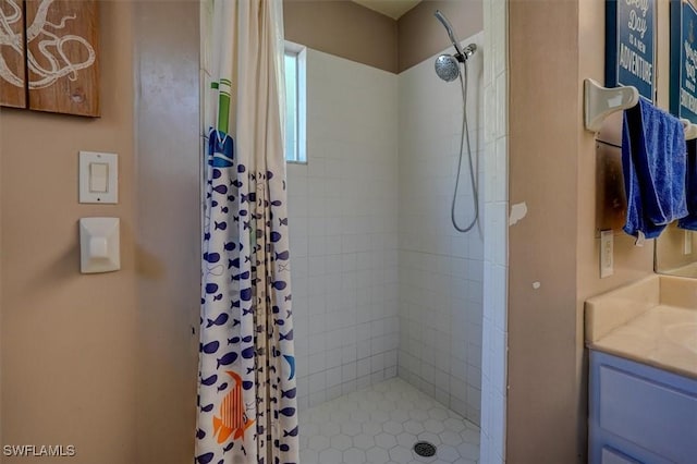 bathroom featuring a shower with curtain and vanity