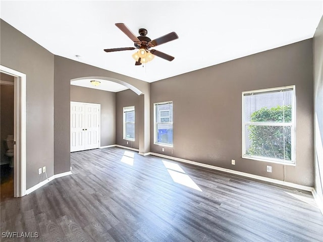 unfurnished room featuring dark wood-type flooring and ceiling fan