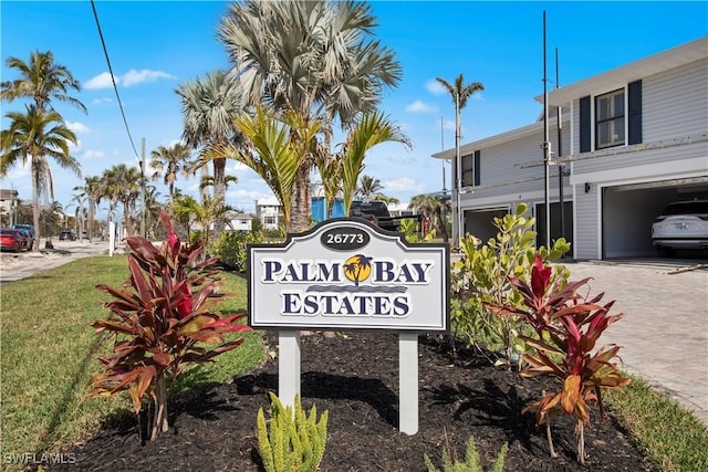 view of community / neighborhood sign