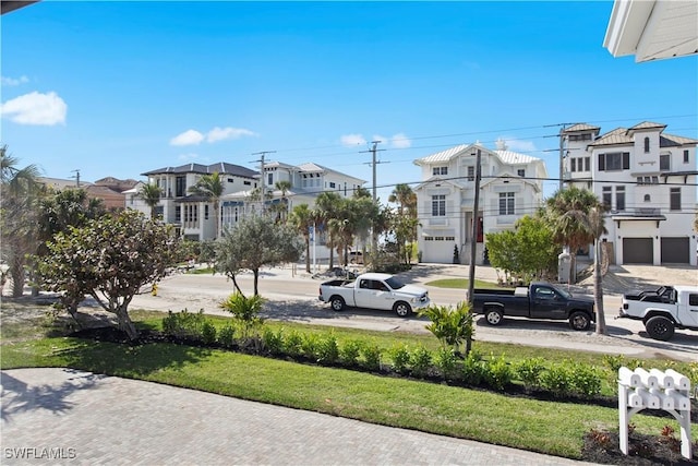 view of street featuring a yard