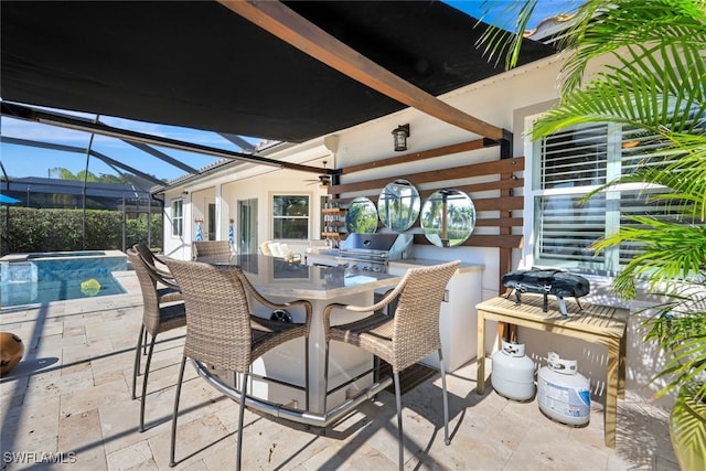 view of patio with an in ground hot tub, a lanai, an outdoor kitchen, and ceiling fan