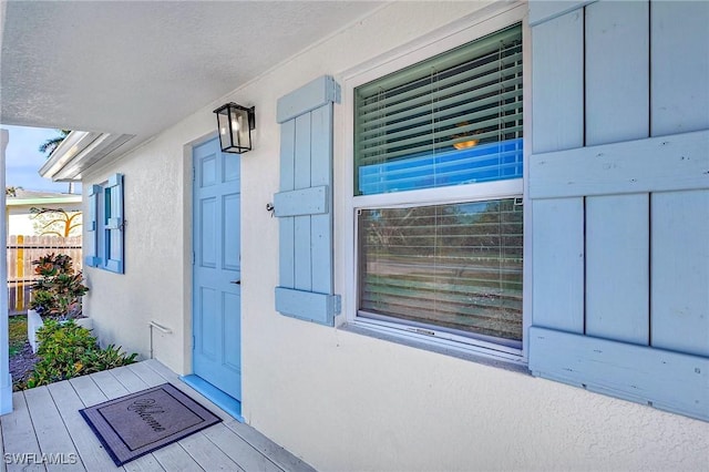 view of exterior entry featuring stucco siding