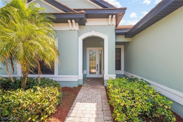 entrance to property with stucco siding