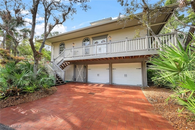 view of front facade featuring a garage