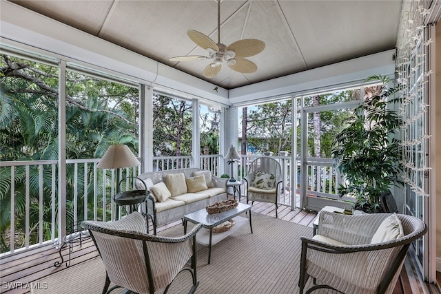 sunroom / solarium with ceiling fan