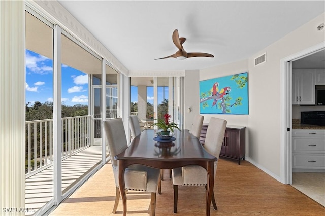 sunroom with ceiling fan