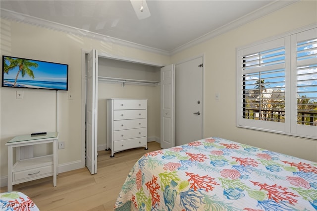 bedroom featuring crown molding, a closet, ceiling fan, and light hardwood / wood-style flooring