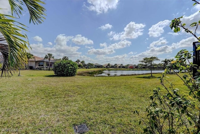 view of yard featuring a water view