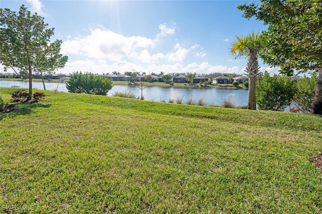 view of yard featuring a water view