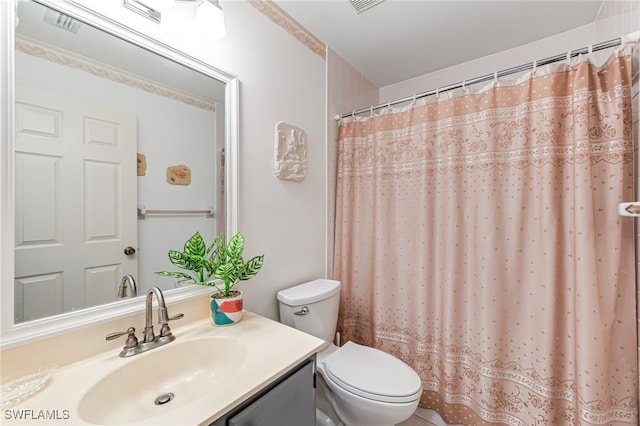 full bath featuring a shower with curtain, visible vents, vanity, and toilet