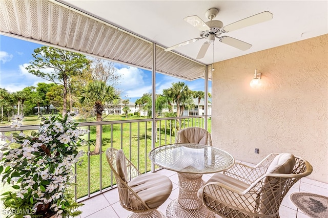 sunroom featuring ceiling fan