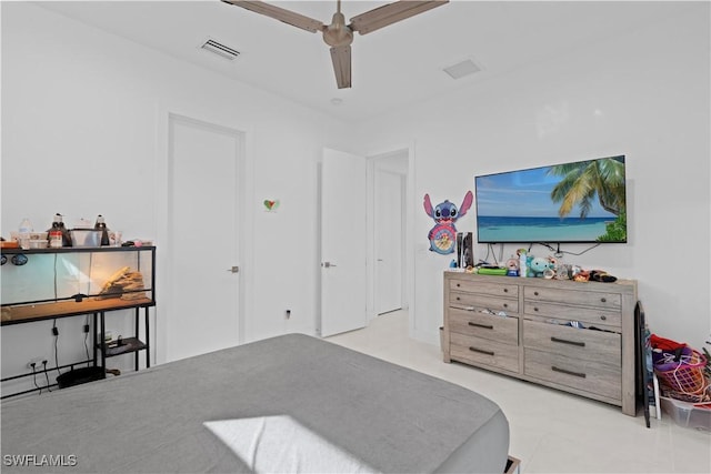 bedroom with ceiling fan