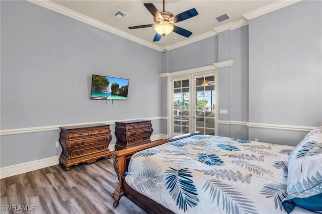 bedroom featuring hardwood / wood-style floors, ornamental molding, and ceiling fan