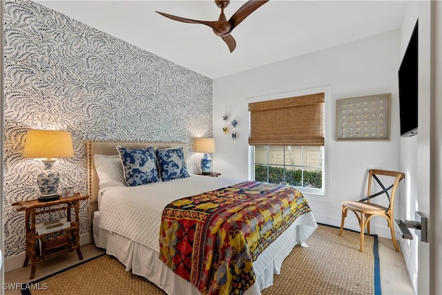 bedroom with ceiling fan