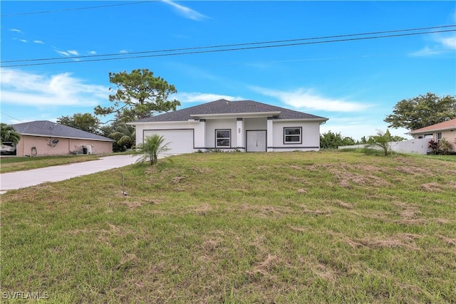 view of front of house featuring a garage and a front yard