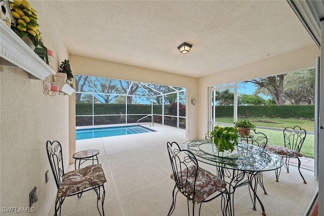 view of pool featuring a fenced in pool, outdoor dining area, a yard, a patio, and a lanai