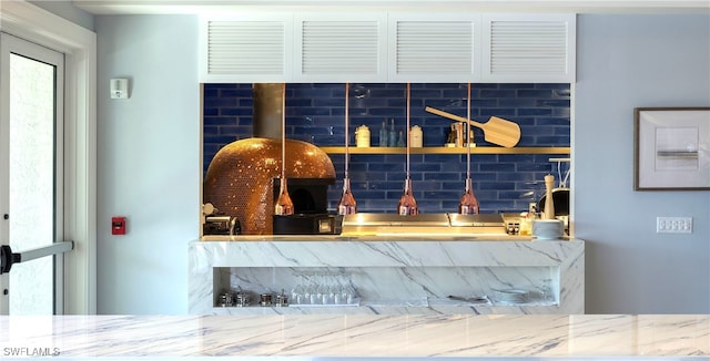 reception area featuring a community bar