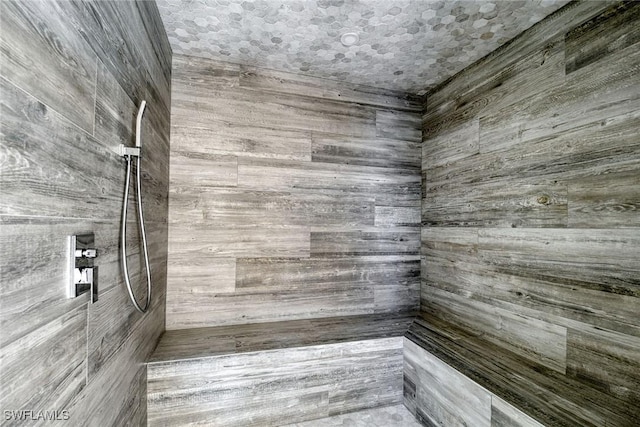 bathroom featuring a tile shower