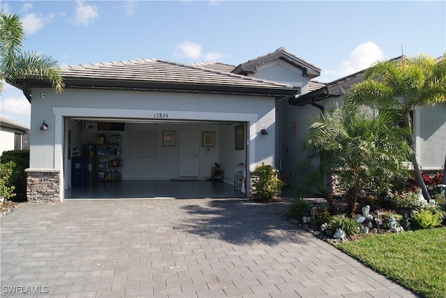 view of front facade featuring a garage