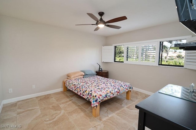 bedroom with ceiling fan