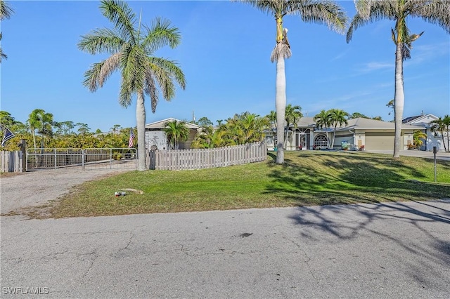 view of front of home featuring a front lawn