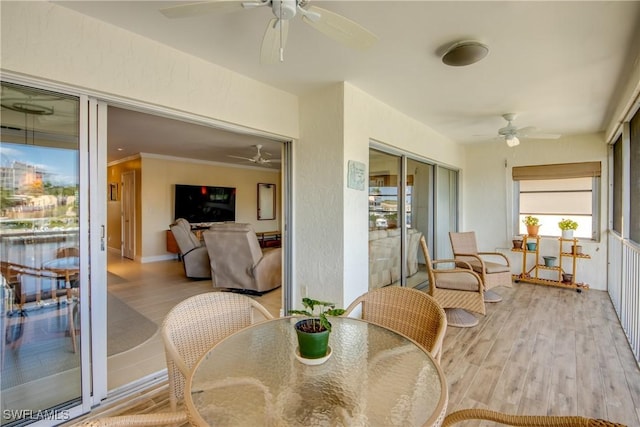 sunroom with ceiling fan