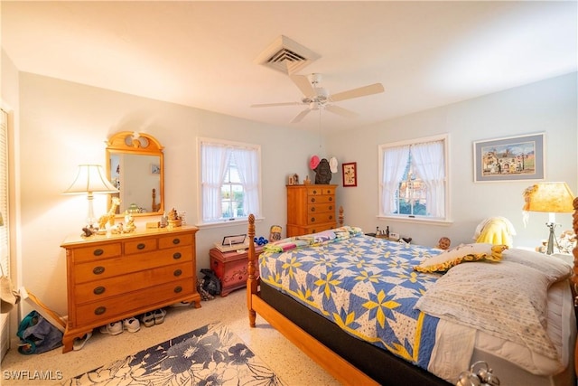 bedroom with ceiling fan