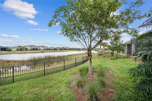 view of yard featuring a water view