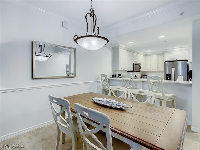 dining area with ornamental molding