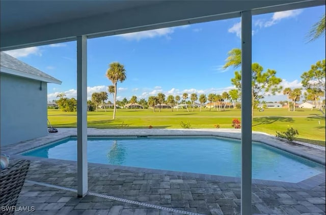 view of swimming pool with a lawn