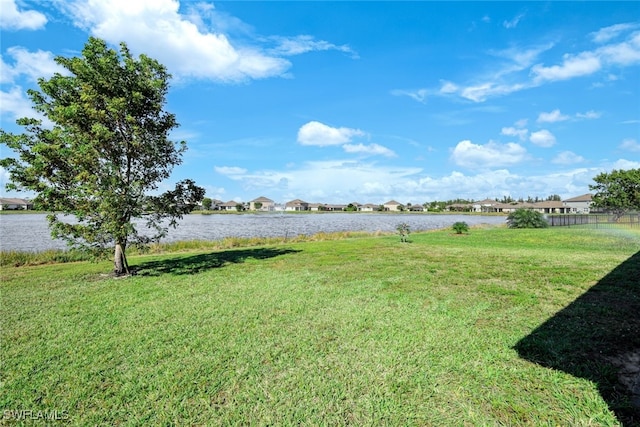 view of yard featuring a water view