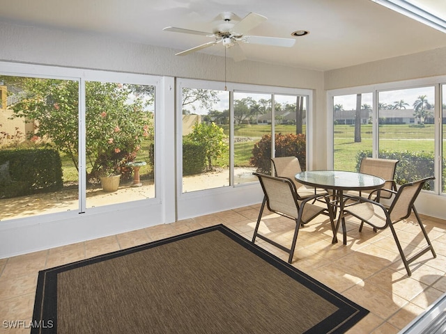 sunroom with ceiling fan