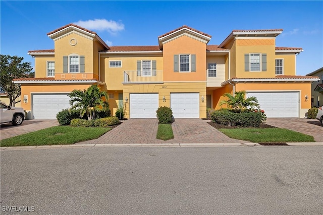 view of front facade with a garage