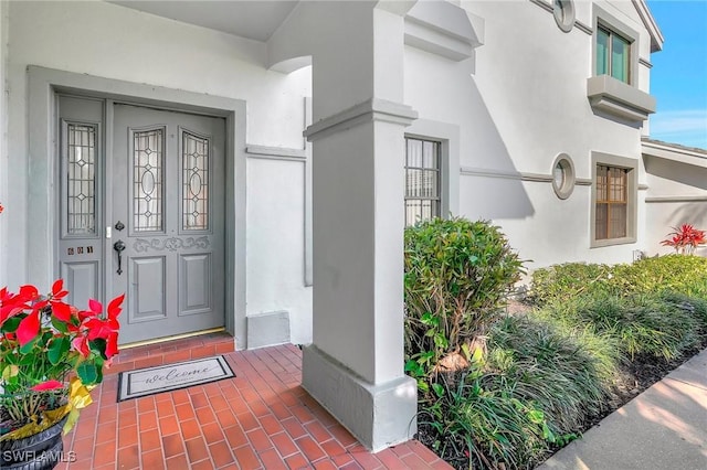 entrance to property with stucco siding