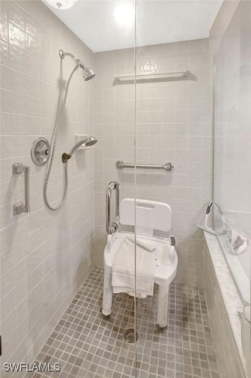 full bathroom featuring tiled shower and tile patterned floors