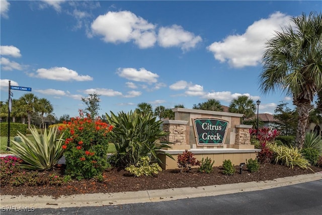 view of community / neighborhood sign