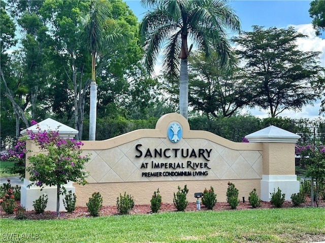 community / neighborhood sign featuring a lawn