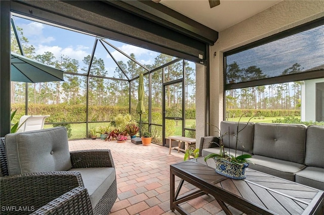 sunroom / solarium with ceiling fan