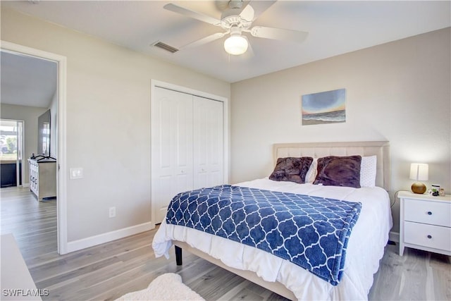 bedroom with wood-type flooring, ceiling fan, and a closet