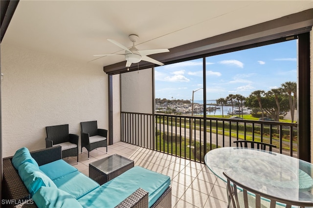 sunroom featuring ceiling fan