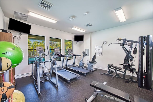 workout area with visible vents and baseboards